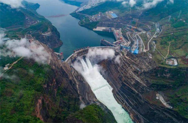 La línea de corriente continua de ultra alto voltaje (UHV) de ±800 kV de la central eléctrica de Baihetan a Jiangsu se completó y entró en funcionamiento.